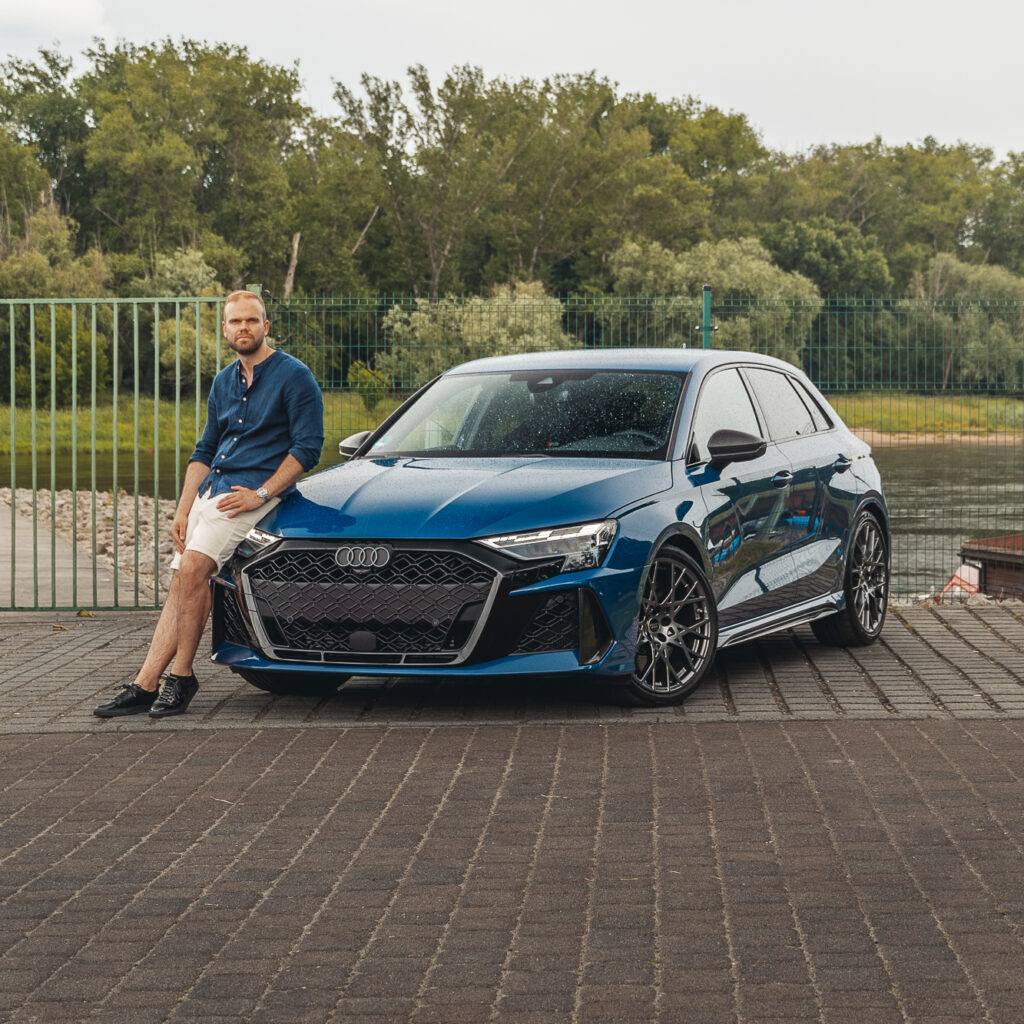 Prowadzący Drogę Brokera z Audi RS3